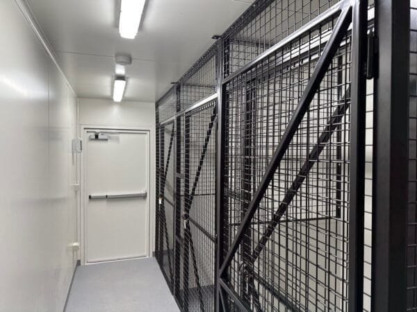 20Ft Custom-Designed Containers for Pet Transit with AC - Image 3